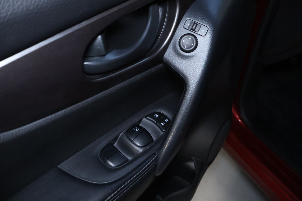 Used 2020 Nissan Rogue Sport S FWD image 12