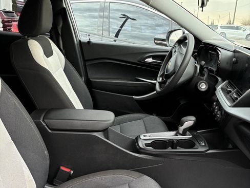 Used 2024 Chevrolet Trax LS w/ LS Convenience Package image 12