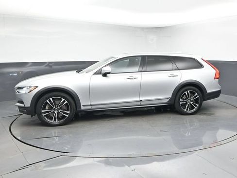 Used 2018 Volvo V90 T5 Cross Country w/ Plus Package AWD/4WD image 4