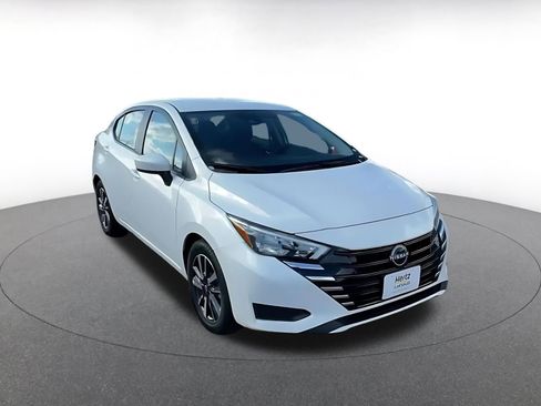 Used 2025 Nissan Versa SV image 3