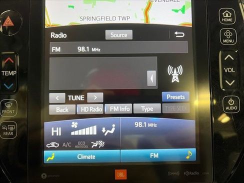 Used 2017 Toyota Prius Prime Advanced w/ Carpet Mat Package image 24