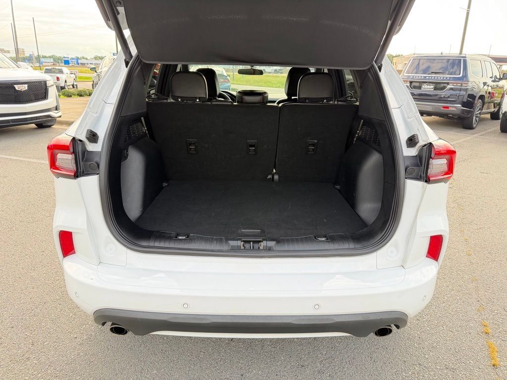 Used 2023 Ford Escape ST-Line w/ Tech Pack #1 FWD image 9