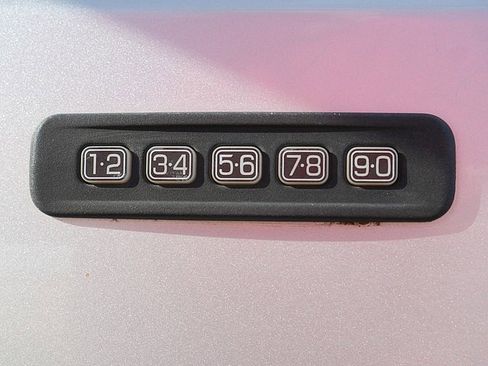 Used 2011 Ford F250 Lariat w/ Chrome Pkg image 51