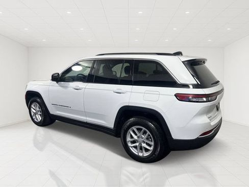 Certified 2023 Jeep Grand Cherokee Laredo w/ Luxury Tech Group I AWD/4WD image 3
