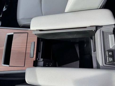 Used 2021 Toyota Sienna XLE w/ XLE Plus Package image 32