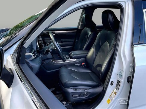 Used 2023 Toyota Highlander Limited AWD/4WD image 9
