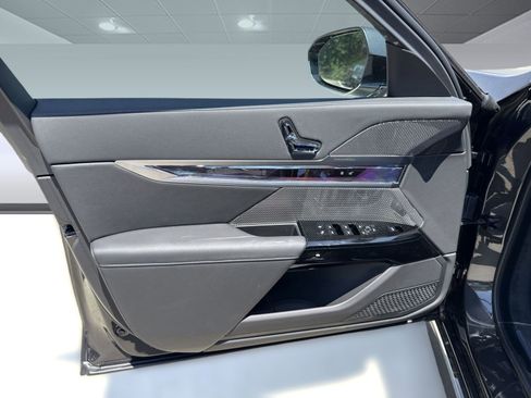 Used 2025 BMW i7 eDrive50 w/ Premium Package image 21