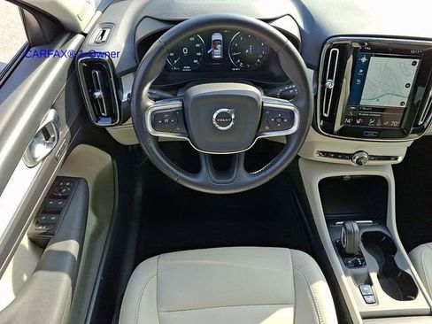 Used 2021 Volvo XC40 T5 Momentum w/ Premium Package image 13