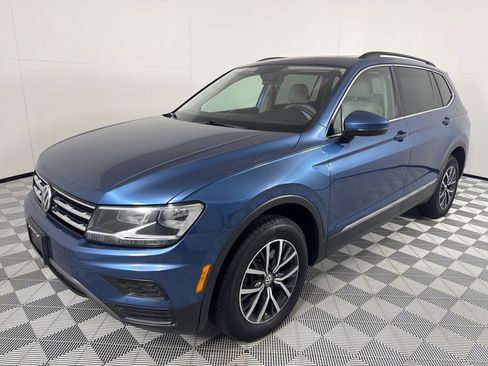 Used 2020 Volkswagen Tiguan SE w/ Panoramic Sunroof Package image 10