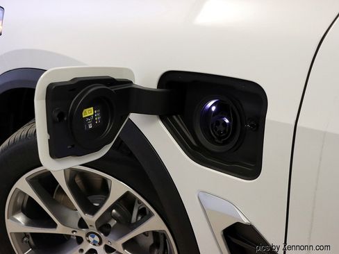 Used 2026 BMW X5 xDrive50e w/ Climate Comfort Package image 10