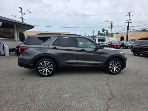 Used 2020 Ford Explorer ST image 3