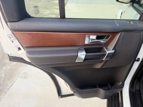 Used 2016 Land Rover LR4 HSE Silver Edition image 11