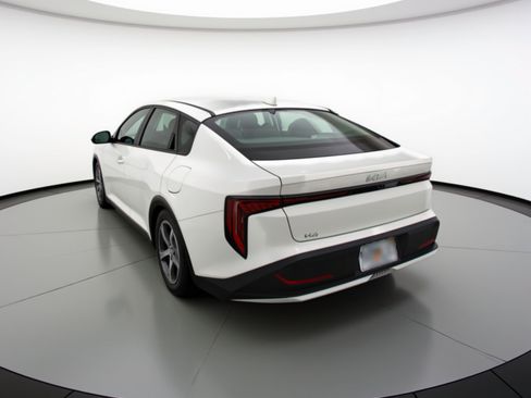 Used 2025 Kia K4 LXS image 6