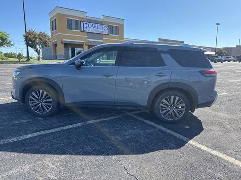 Used 2023 Nissan Pathfinder SL AWD/4WD image 7