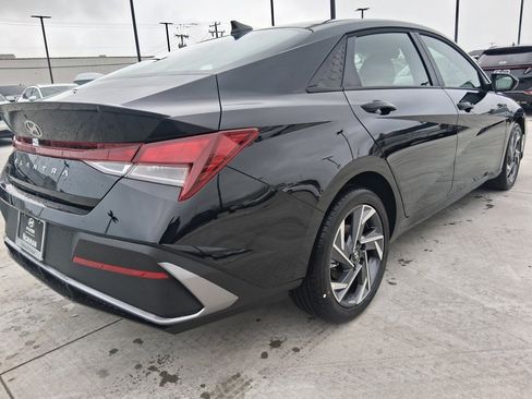 Used 2025 Hyundai Elantra Sport image 5