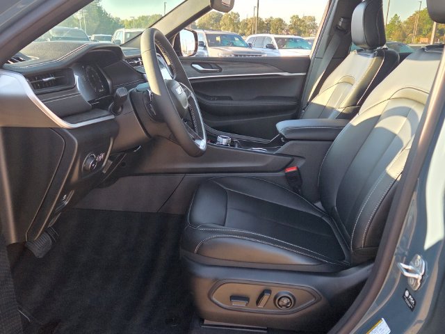 New 2027 Jeep Grand Cherokee Limited RWD image 5