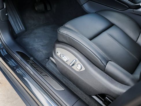 Certified 2026 Porsche Macan Turbo AWD/4WD image 14