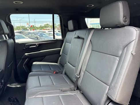 Certified 2025 Chevrolet Suburban Z71 AWD/4WD image 16