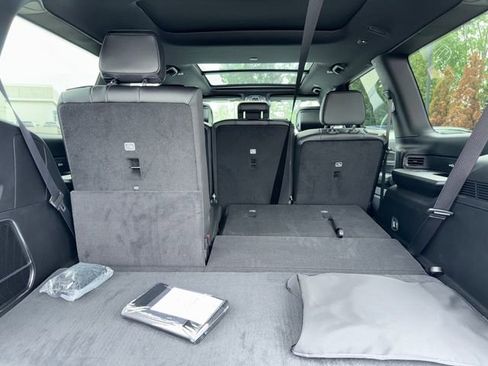 New 2025 Jeep Wagoneer Base w/ Premium Group I image 27