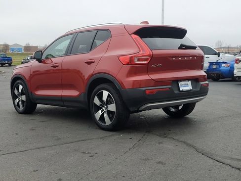 Used 2021 Volvo XC40 T5 Momentum w/ Climate Package image 5