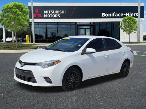 Used 2016 Toyota Corolla LE FWD image 2