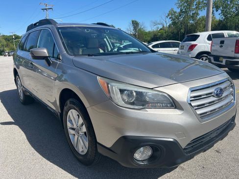 Used 2017 Subaru Outback 2.5i Premium AWD/4WD image 3