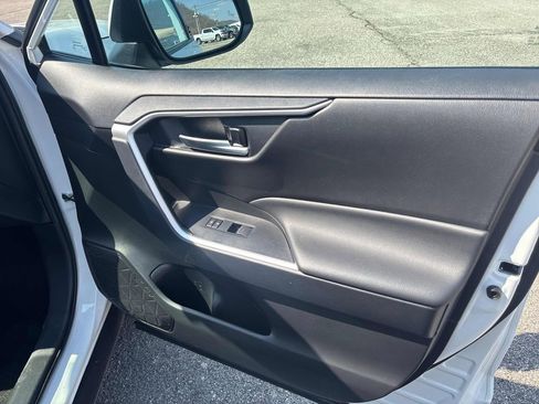 Used 2025 Toyota RAV4 XLE image 64