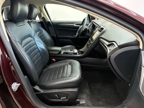 Used 2017 Ford Fusion SE w/ Fusion SE Technology Package FWD image 18