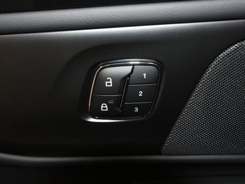 New 2026 Lincoln Nautilus Reserve w/ Jet Appearance Package image 7