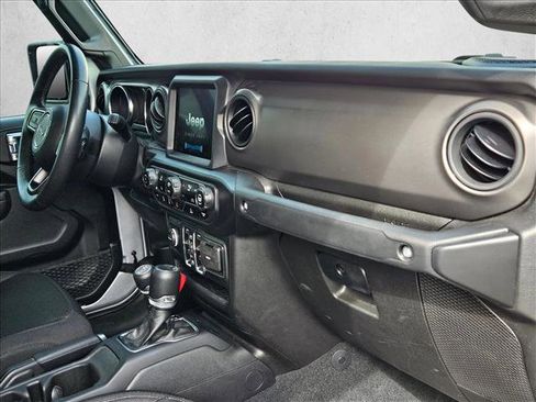 Used 2022 Jeep Gladiator Willys image 21