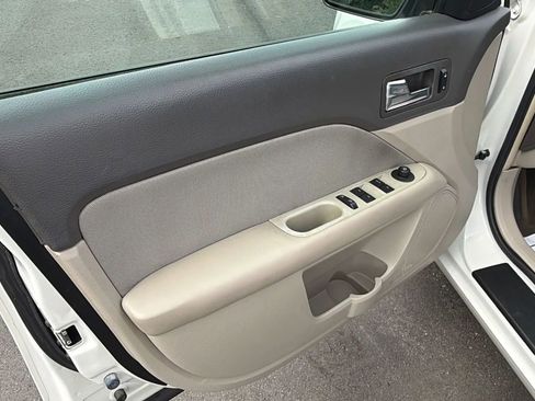 Used 2011 Ford Fusion SE FWD image 9