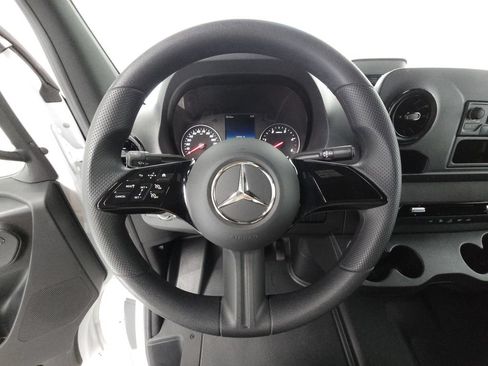 Used 2025 Mercedes-Benz Sprinter 2500 image 11