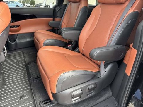 Used 2023 Kia Carnival SX Prestige image 17