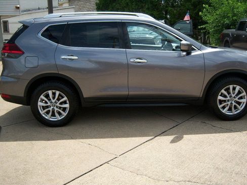 Used 2019 Nissan Rogue SV FWD image 3