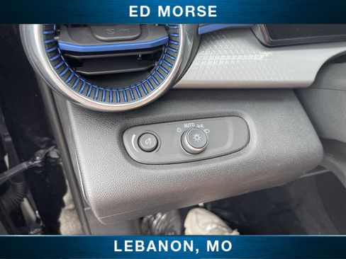 Certified 2025 Chevrolet Trax LT w/ LT Convenience Package FWD image 17