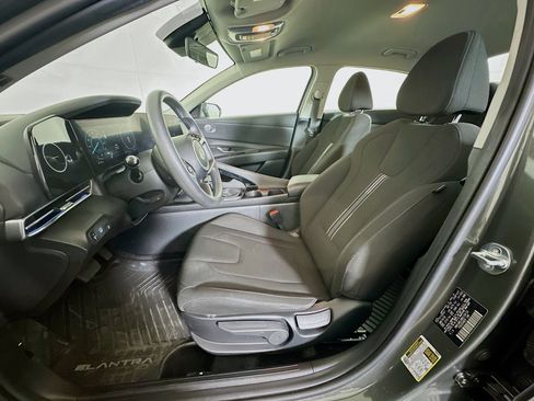 Used 2024 Hyundai Elantra Blue image 13