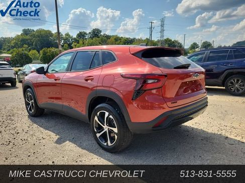Used 2024 Chevrolet Trax RS w/ Driver Confidence Package FWD image 3