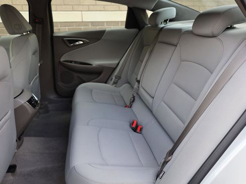 Used 2018 Chevrolet Malibu LT w/ Driver Confidence Package FWD image 19