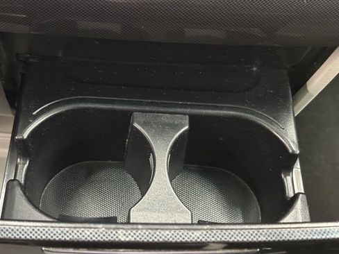 Used 2012 Toyota Sienna SE image 31