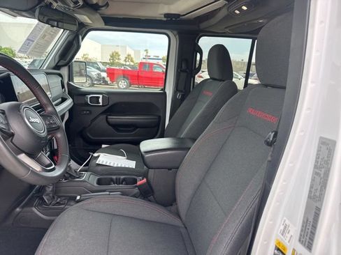 Used 2024 Jeep Wrangler Unlimited Rubicon AWD/4WD image 9