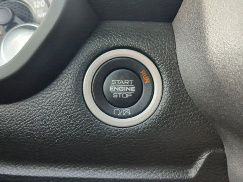 Used 2022 RAM 5500 Tradesman w/ Chrome Appearance Group RWD image 23