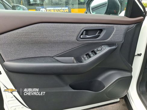 Used 2023 Nissan Rogue S image 17