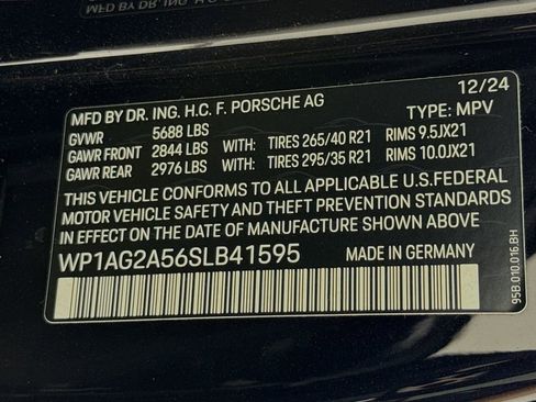 Certified 2025 Porsche Macan S AWD/4WD image 32