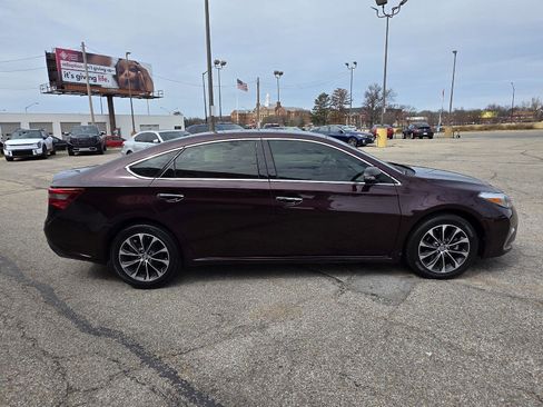 Used 2018 Toyota Avalon XLE image 4