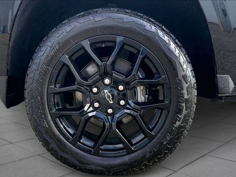 Certified 2024 Chevrolet Colorado Z71 w/ LPO, Dark Essentials Package image 10