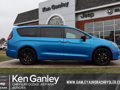 New 2026 Chrysler Pacifica Select w/ S Appearance Package