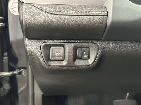 Used 2023 GMC Acadia SLT image 12