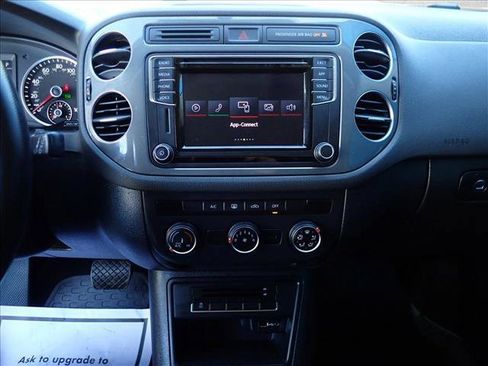 Used 2018 Volkswagen Tiguan Limited w/ Premium Package AWD/4WD image 13