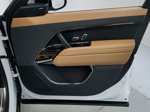 Used 2025 Land Rover Range Rover Sport SE image 23