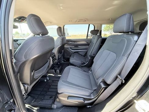 Used 2023 Jeep Grand Cherokee L Laredo RWD image 16
